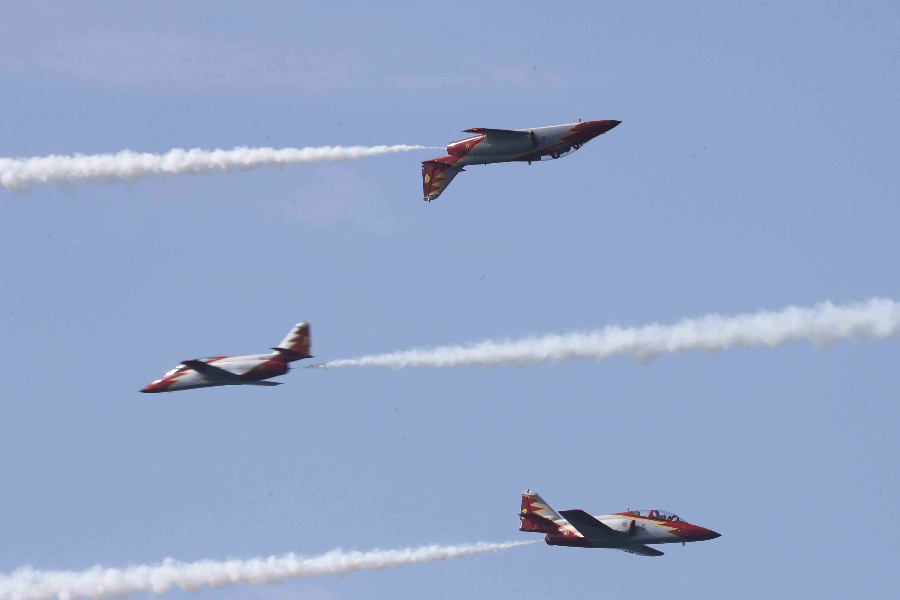 Espectáculo militar en Gijón por tierra, mar y aire con el Rey como invitado de honor