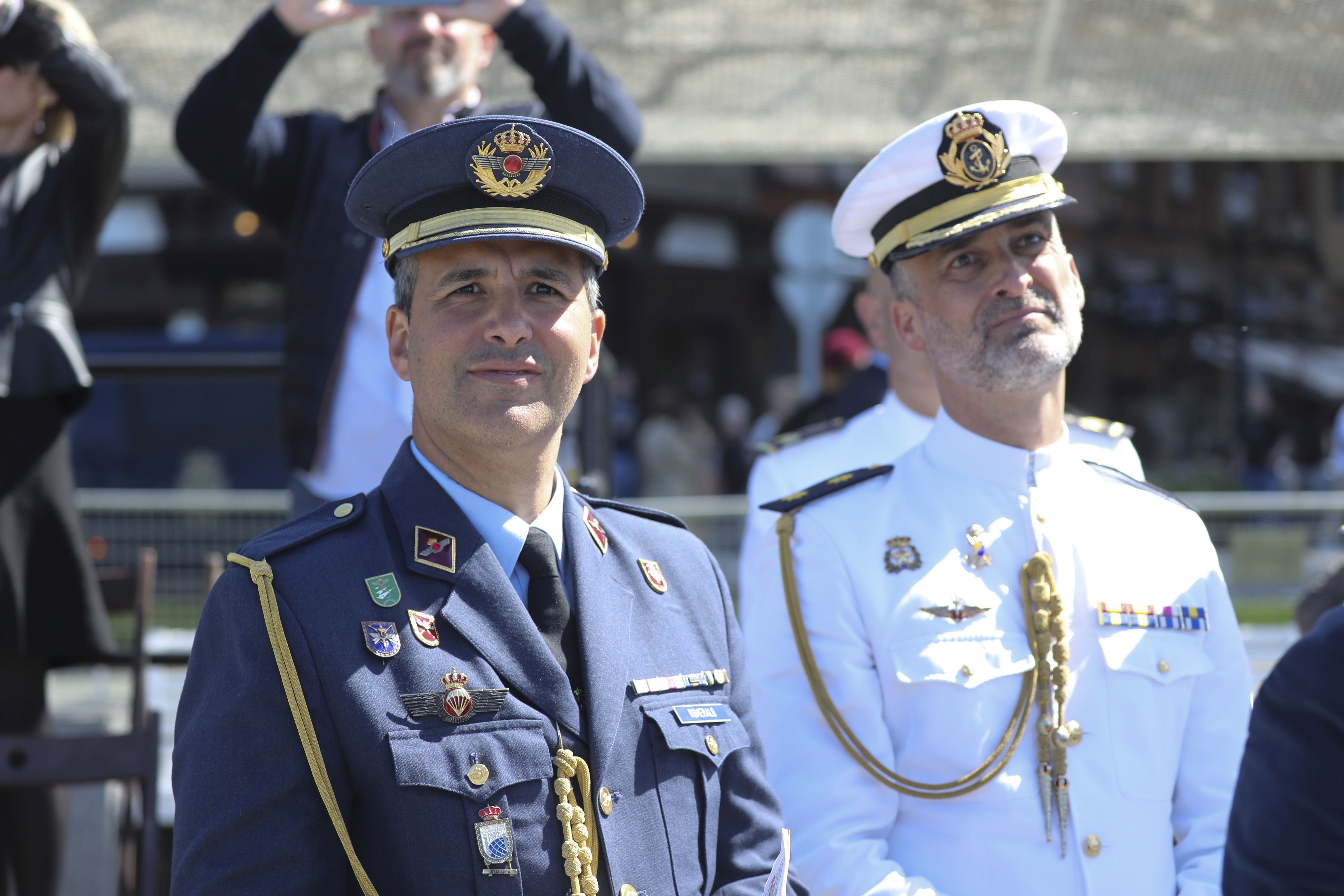 Espectáculo militar en Gijón por tierra, mar y aire con el Rey como invitado de honor