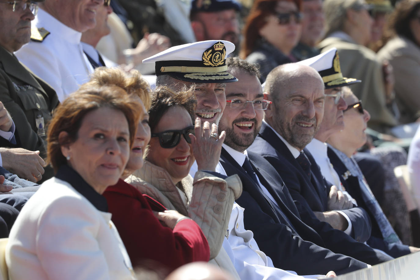 El Rey Felipe VI pasa revista a las tropas en Gijón: todas las fotos de un día histórico