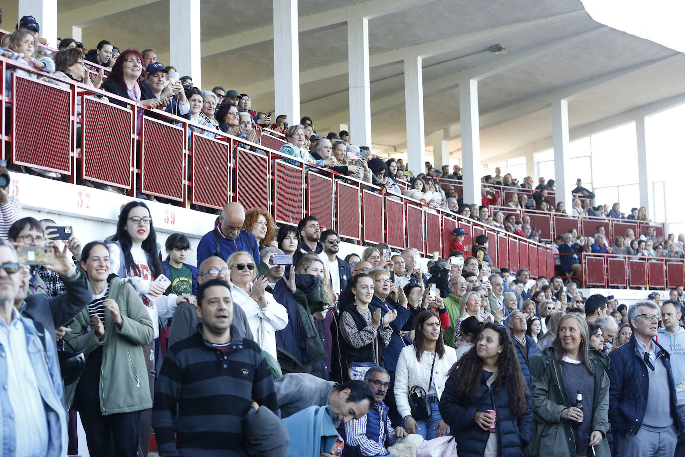 Las Mestas, escenario militar en Gijón