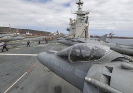 El portaaeronaves más grande de España, frente a la costa de Gijón