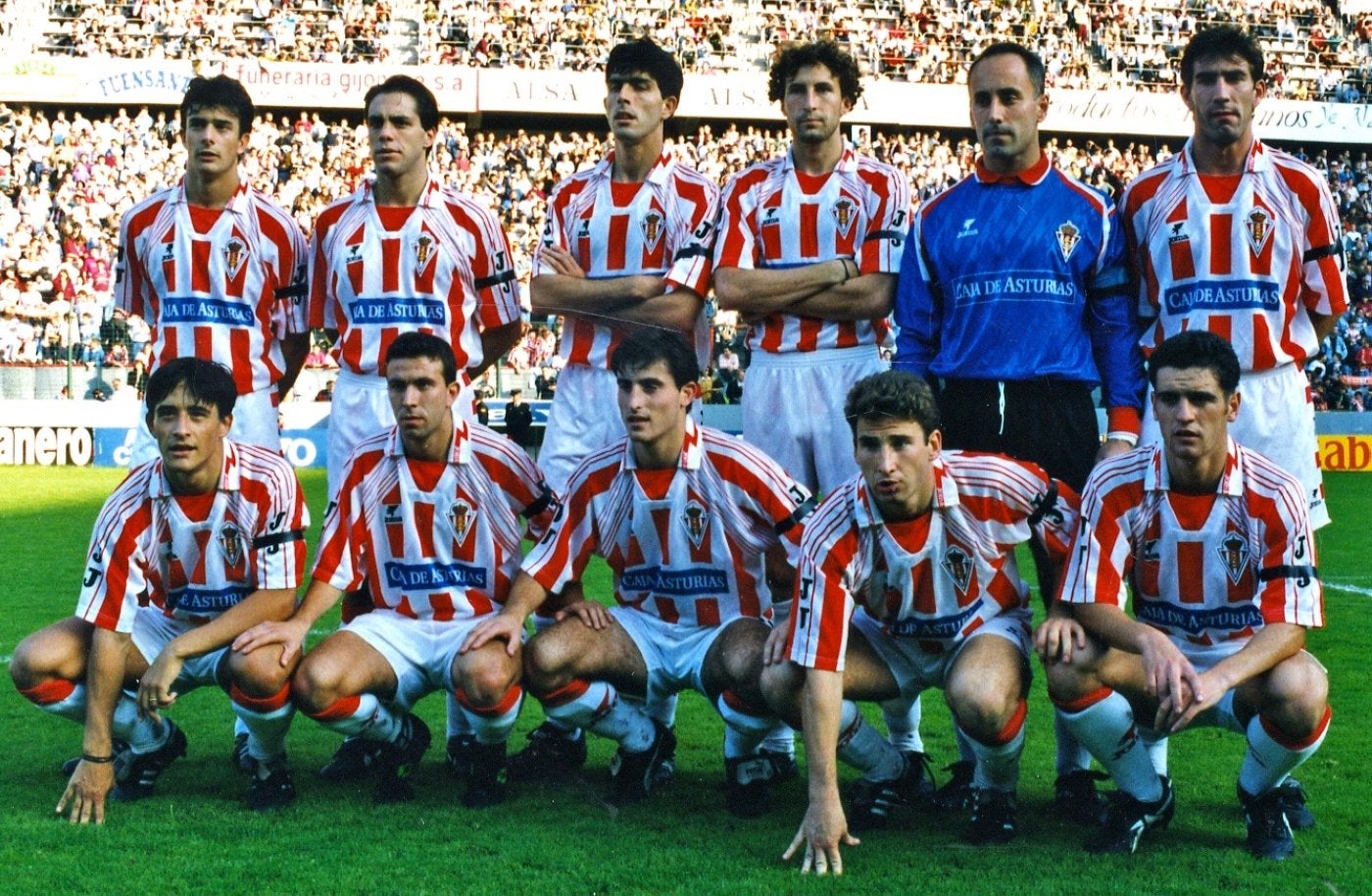 El Sporting que derrotó al Albacete, en El Molinón, el 16 de octubre de 1994. De izquierda a derecha, de pie, Marcos Vales, Pier, Muñiz, Tomás, Ablanedo II y David. Agachados, Pablo, Míner, 'Caco' Morán, Velasco y Castaño.