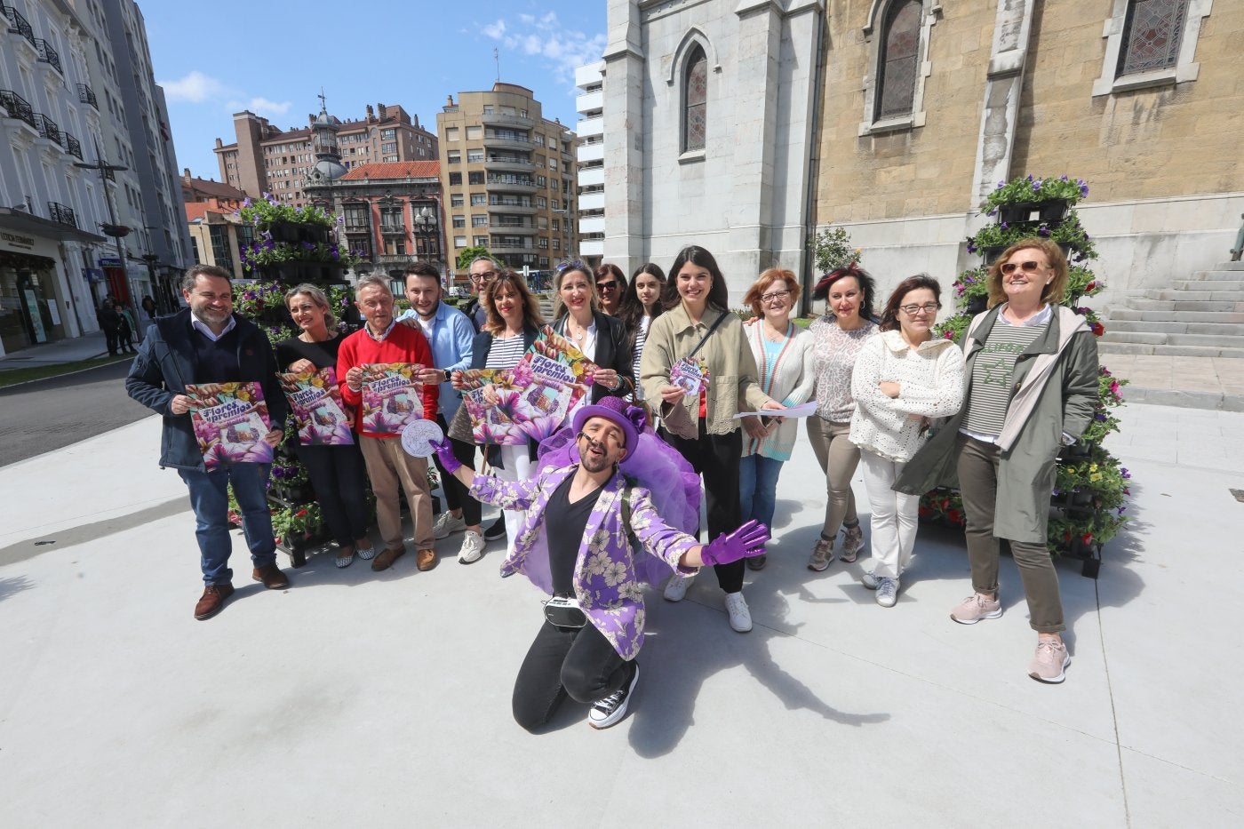 Los comerciantes y la concejala de Comercio presentaron la campaña en la plaza de la Merced.