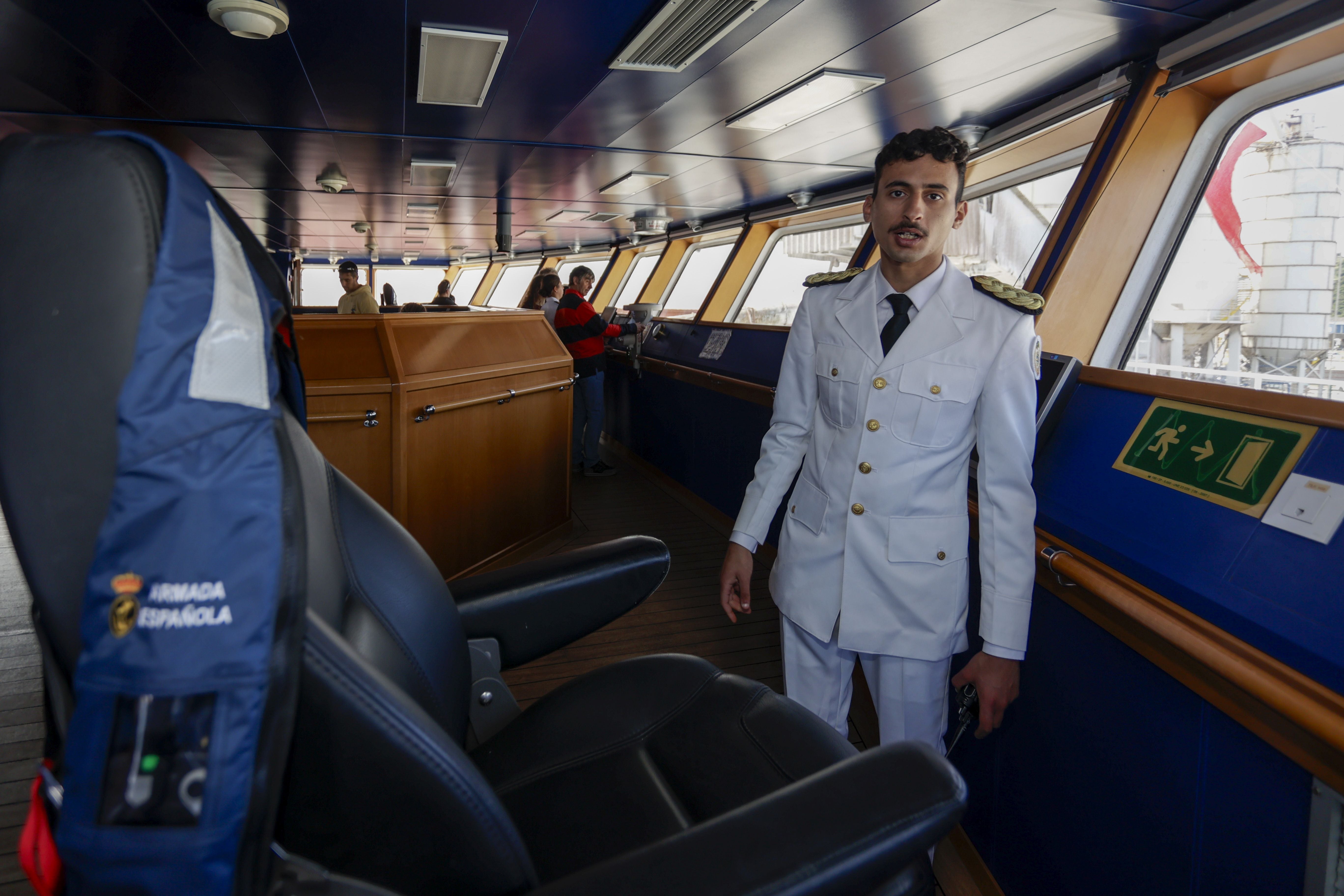 Nadie se quiere perder los buques de la Armada en Gijón