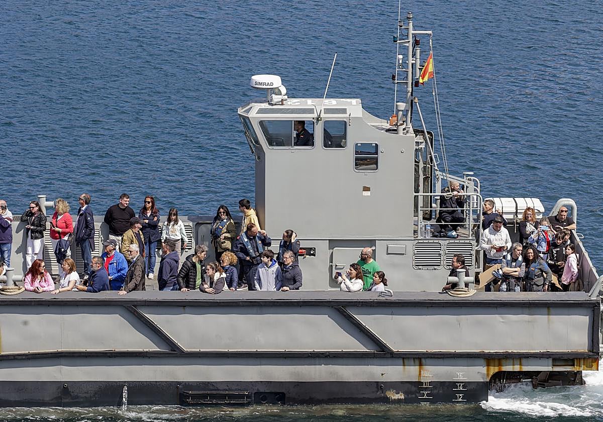 Nadie se quiere perder los buques de la Armada en Gijón