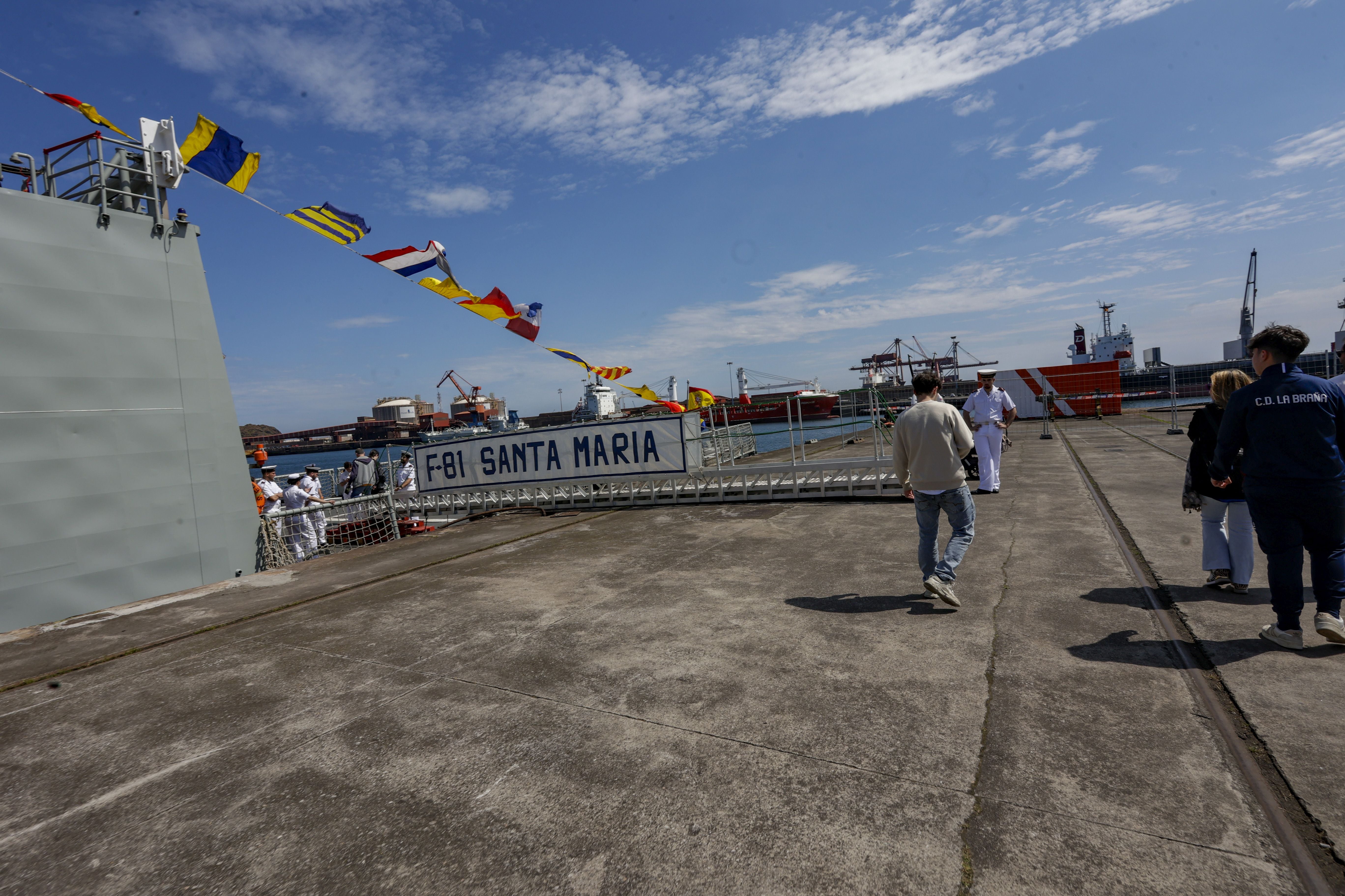 Nadie se quiere perder los buques de la Armada en Gijón