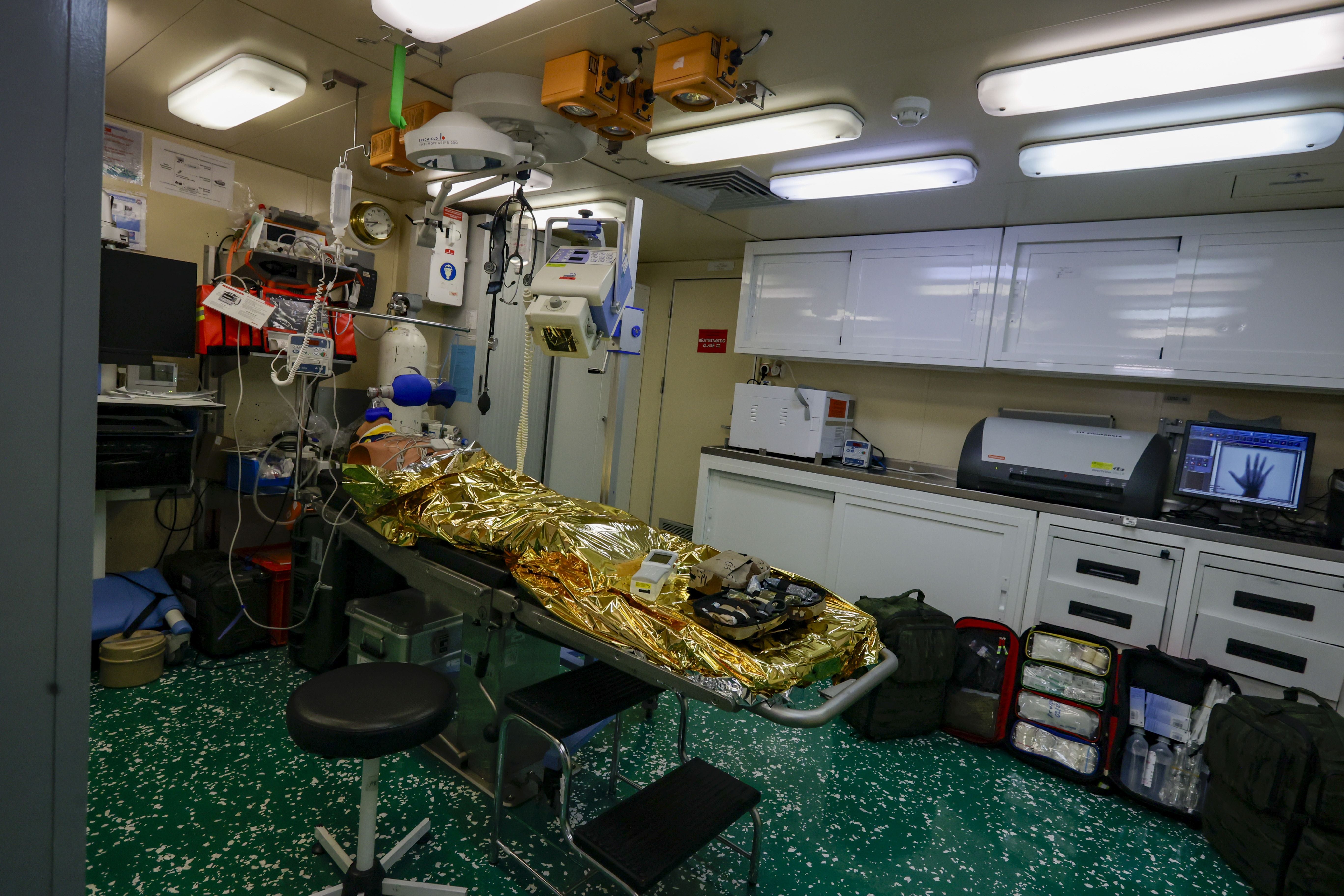 Nadie se quiere perder los buques de la Armada en Gijón