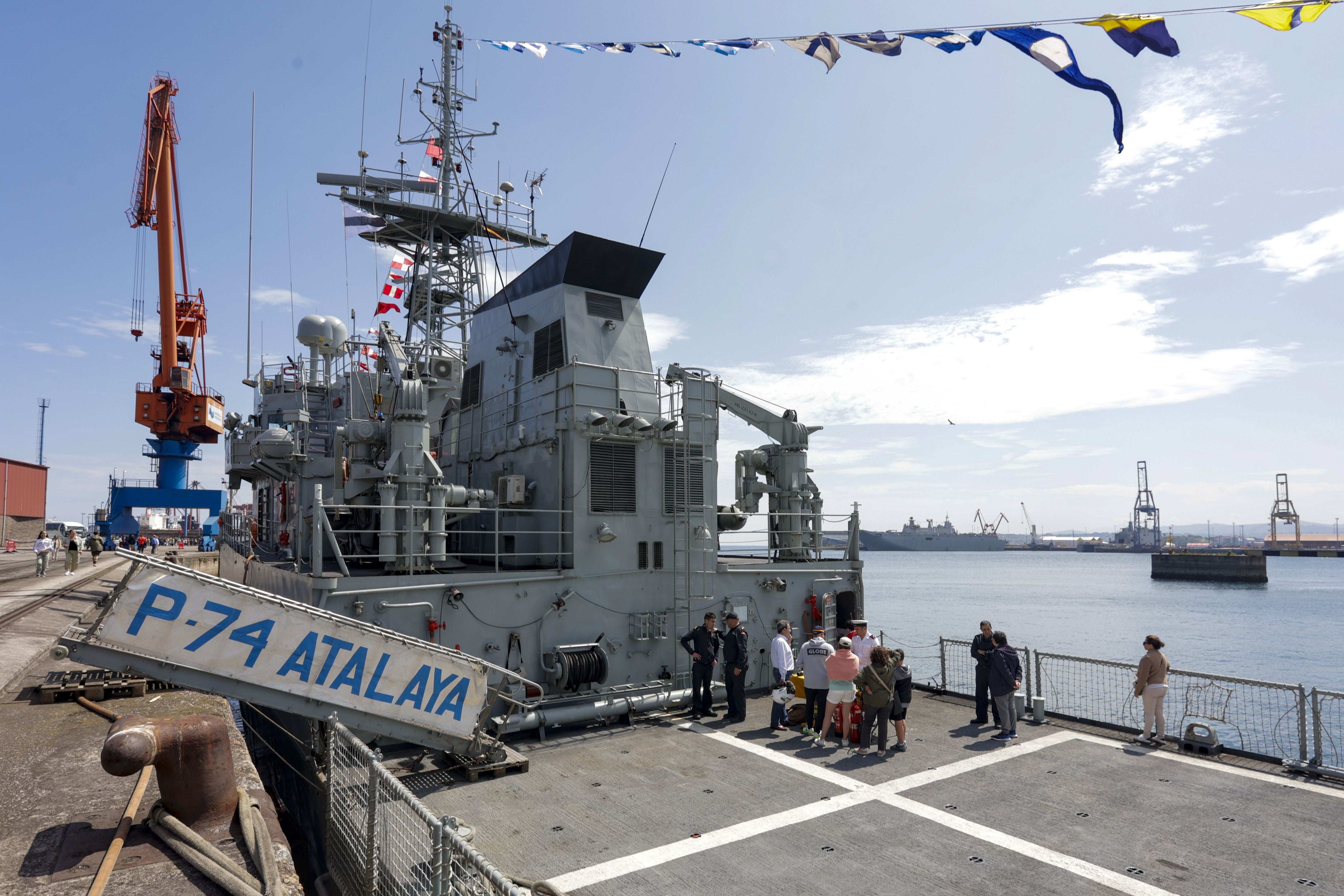 Nadie se quiere perder los buques de la Armada en Gijón