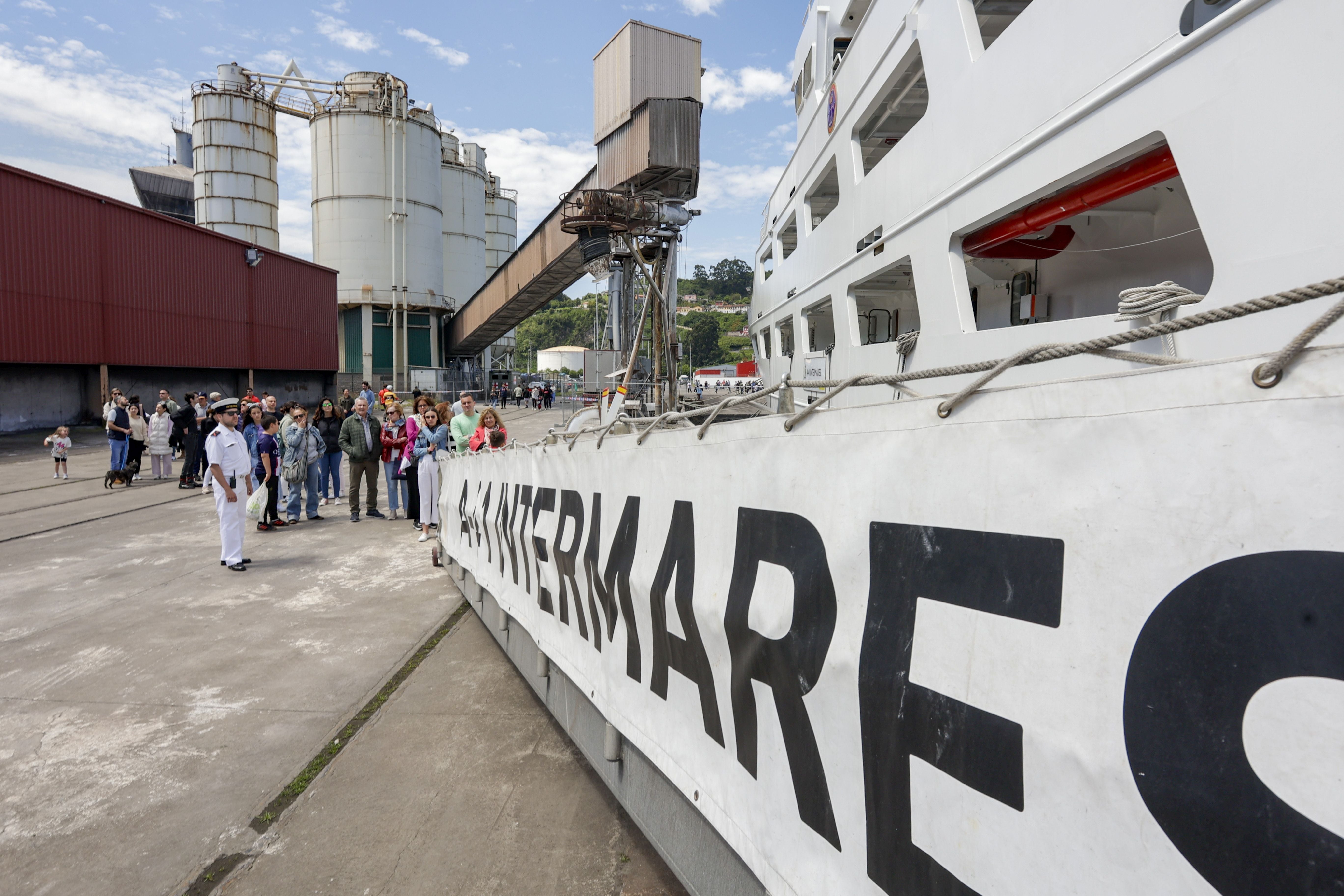 Nadie se quiere perder los buques de la Armada en Gijón