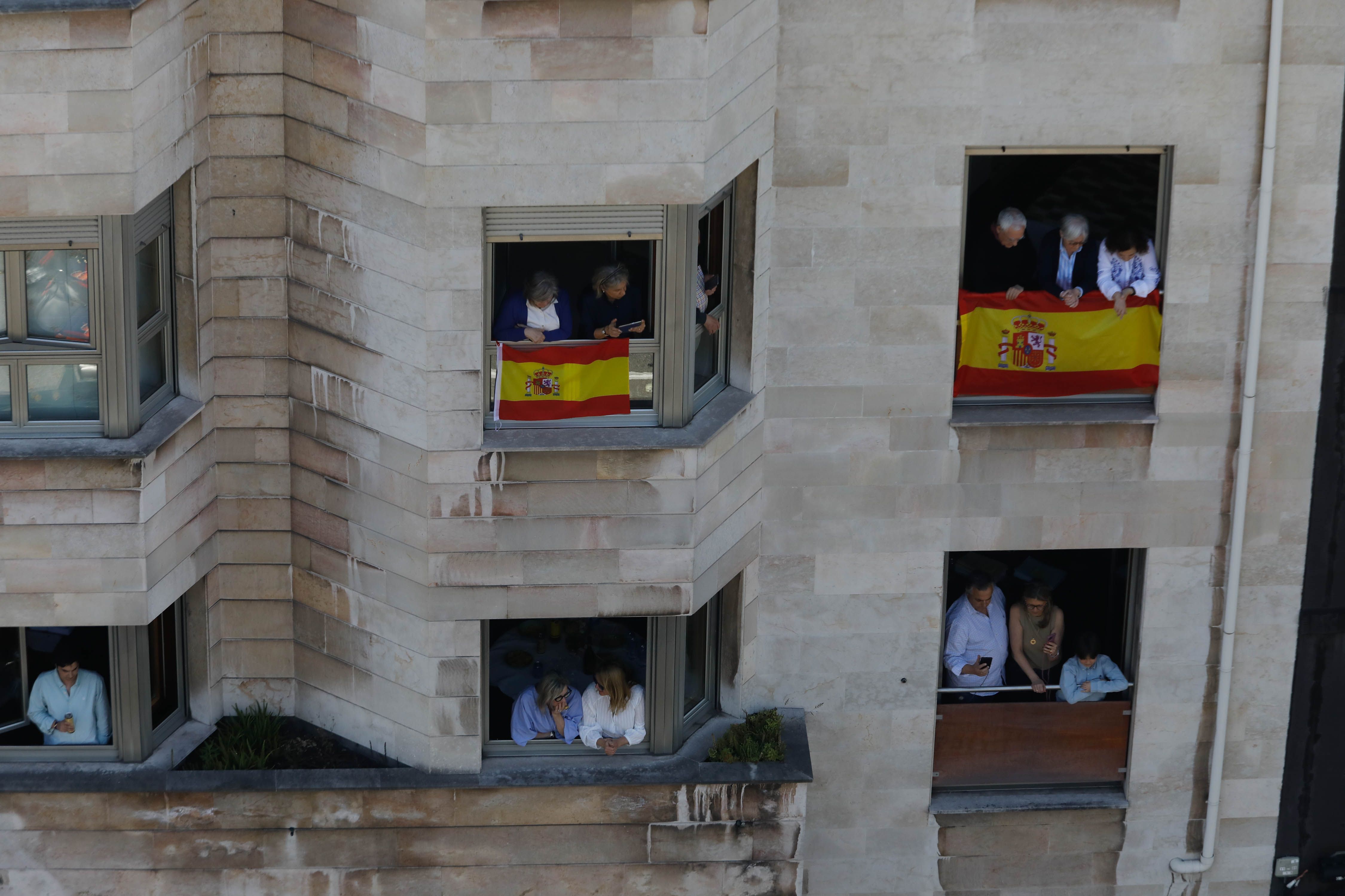 Si disfrutaste del desfile de las Fuerzas Armadas en Oviedo, búscate en nuestras fotos