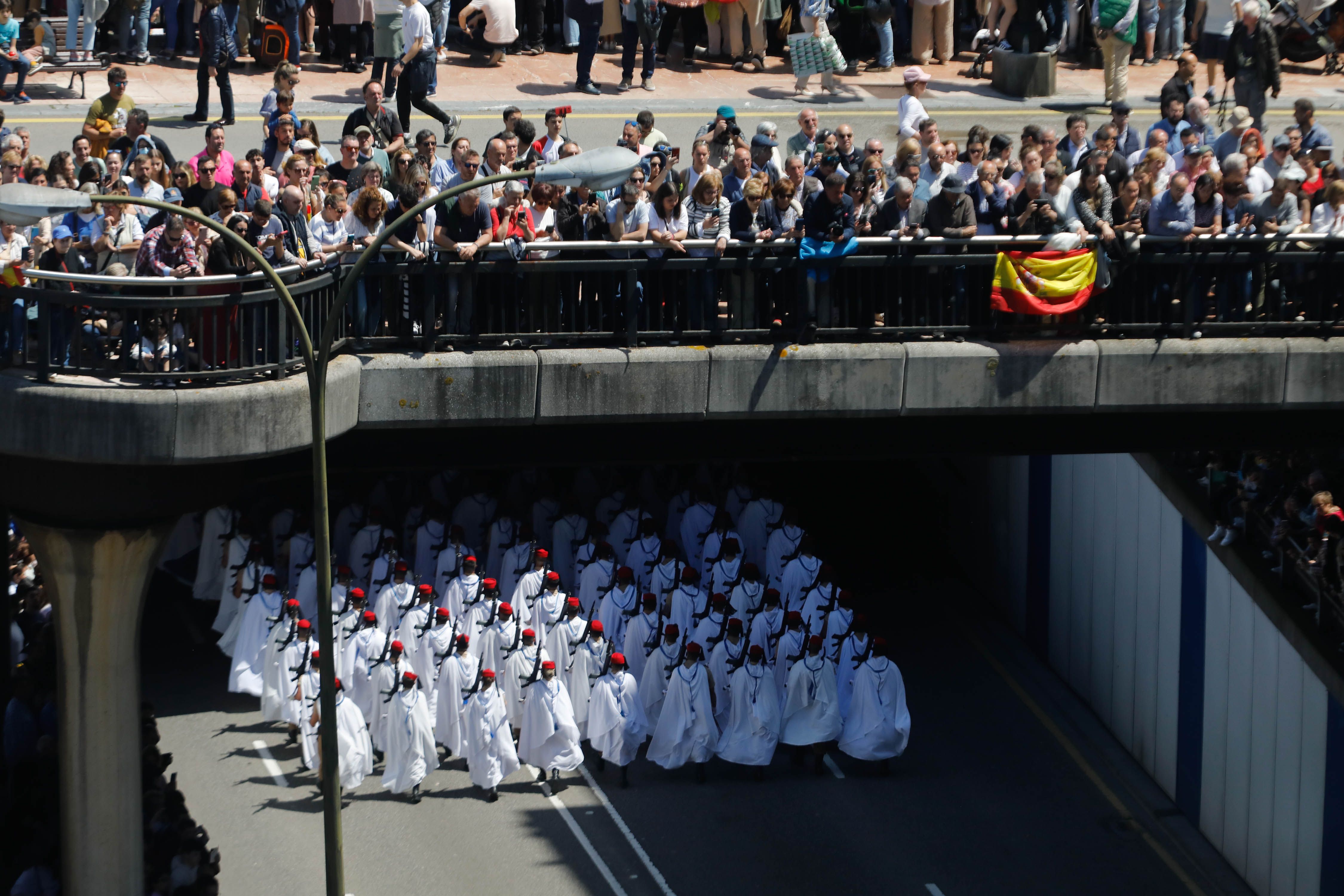 Si disfrutaste del desfile de las Fuerzas Armadas en Oviedo, búscate en nuestras fotos