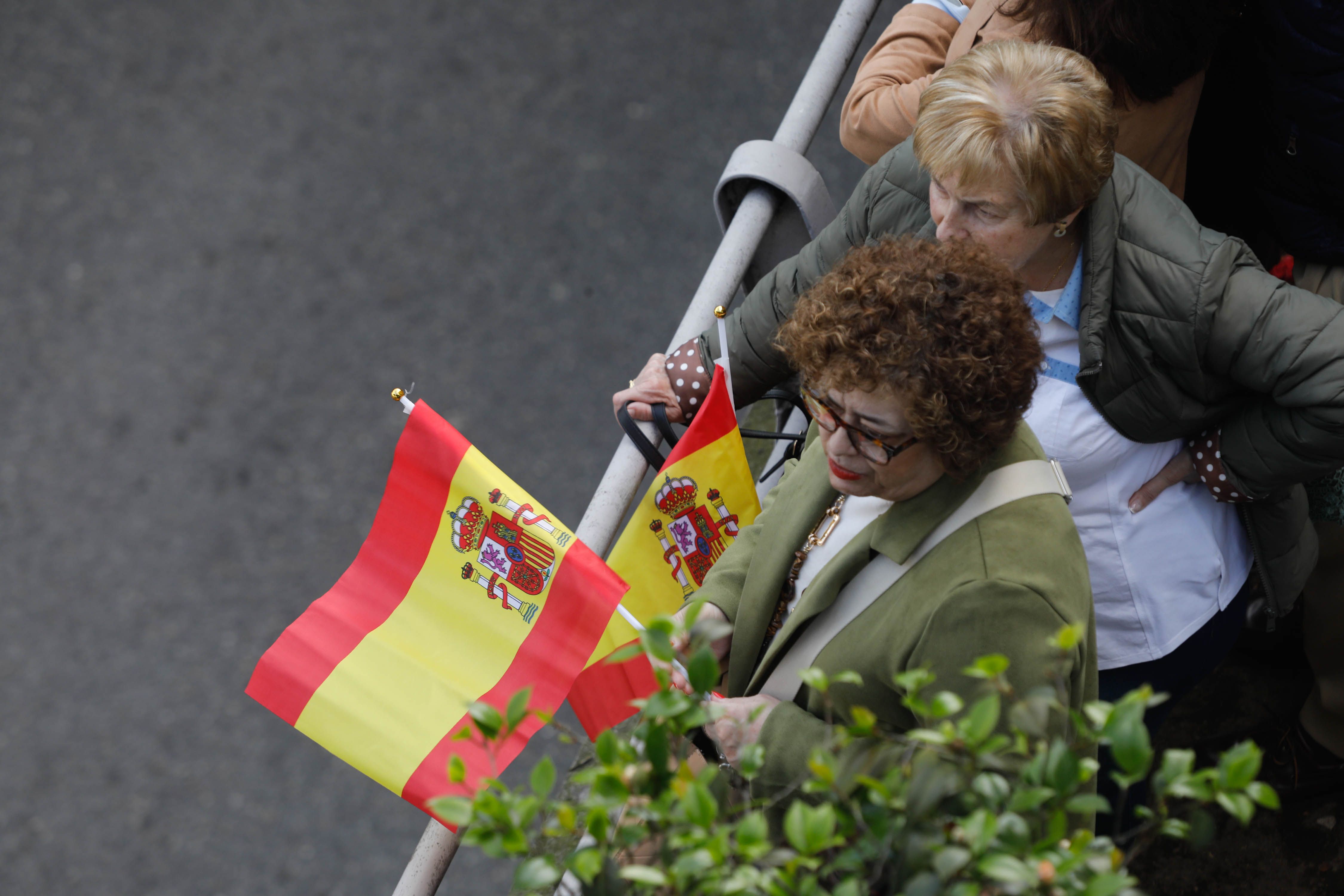 Si disfrutaste del desfile de las Fuerzas Armadas en Oviedo, búscate en nuestras fotos