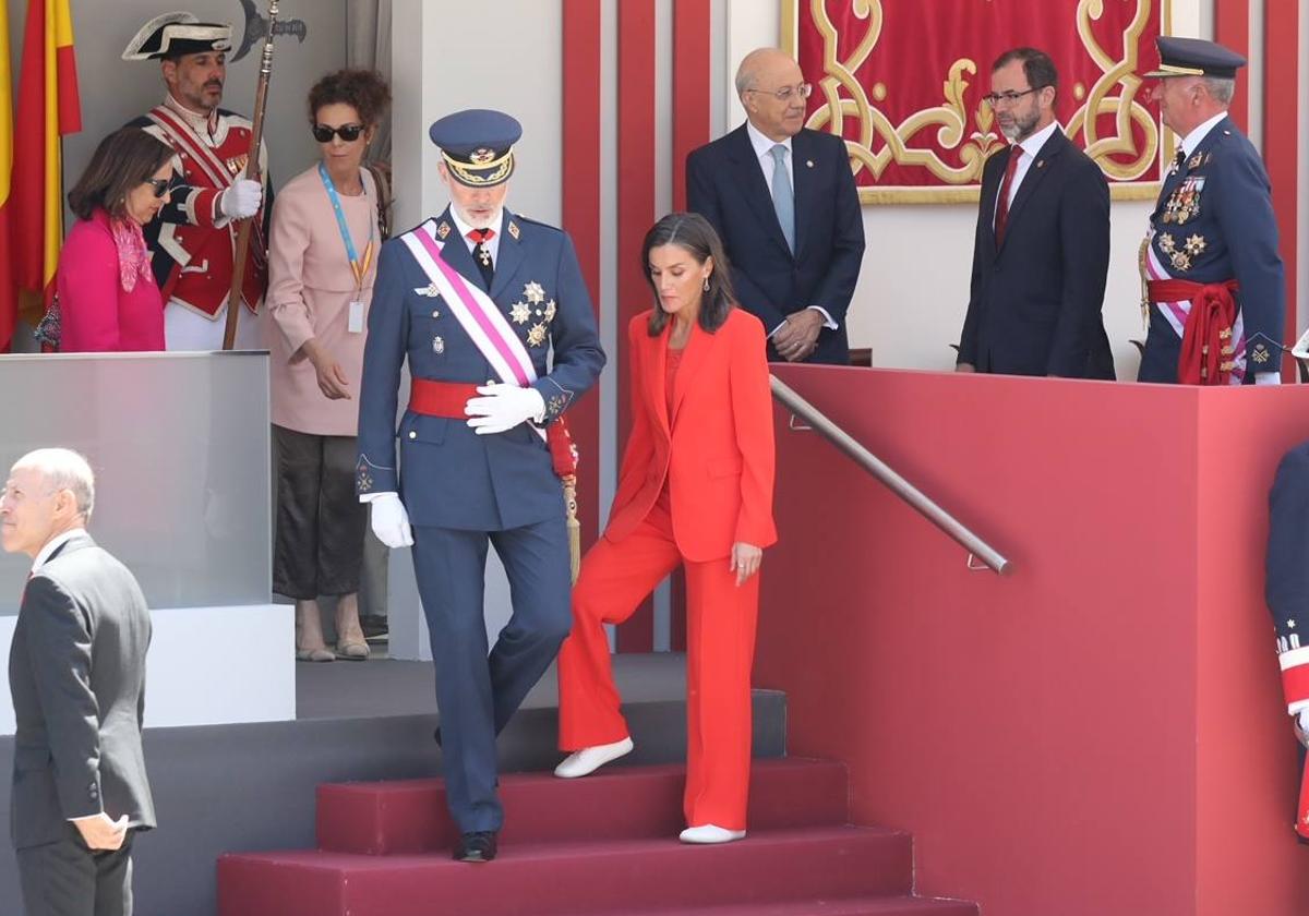 Los Reyes, tras finalizar el desfile en Oviedo.