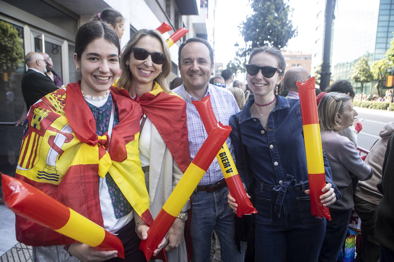 Si disfrutaste del desfile de las Fuerzas Armadas en Oviedo, búscate en nuestras fotos