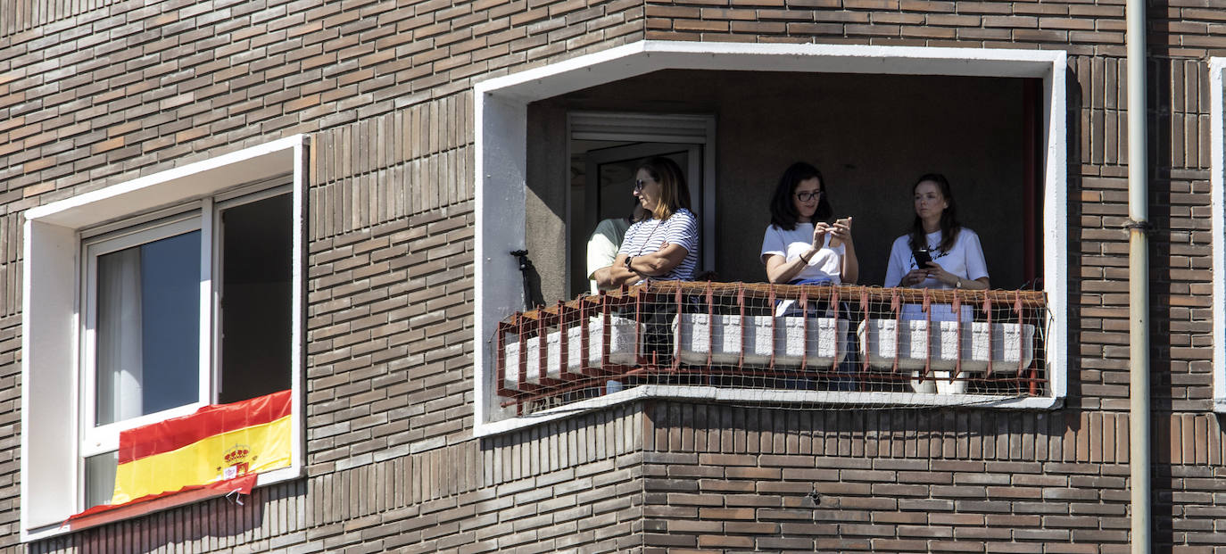 Si disfrutaste del desfile de las Fuerzas Armadas en Oviedo, búscate en nuestras fotos