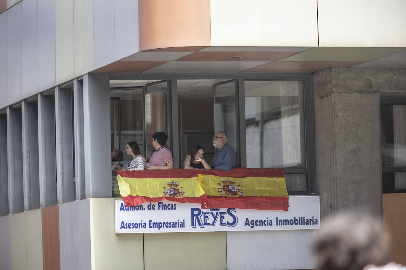 Si disfrutaste del desfile de las Fuerzas Armadas en Oviedo, búscate en nuestras fotos