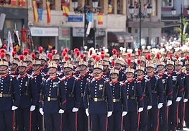 Revive el desfile de las Fuerzas Armadas en Oviedo con las mejores imágenes