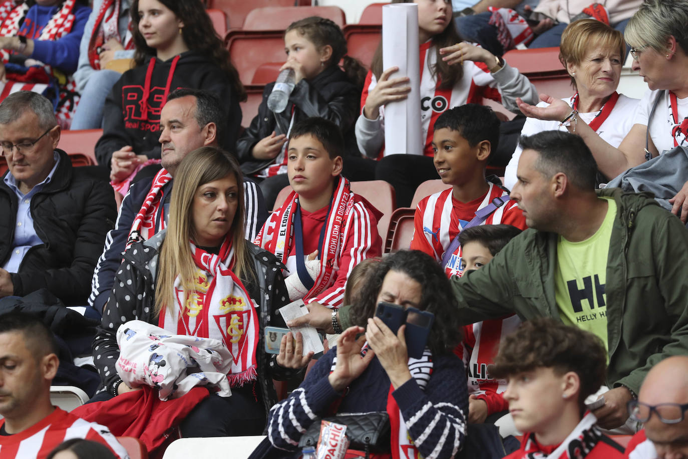 ¿Estuviste en El Molinón en el Sporting - Eibar? ¡Búscate!