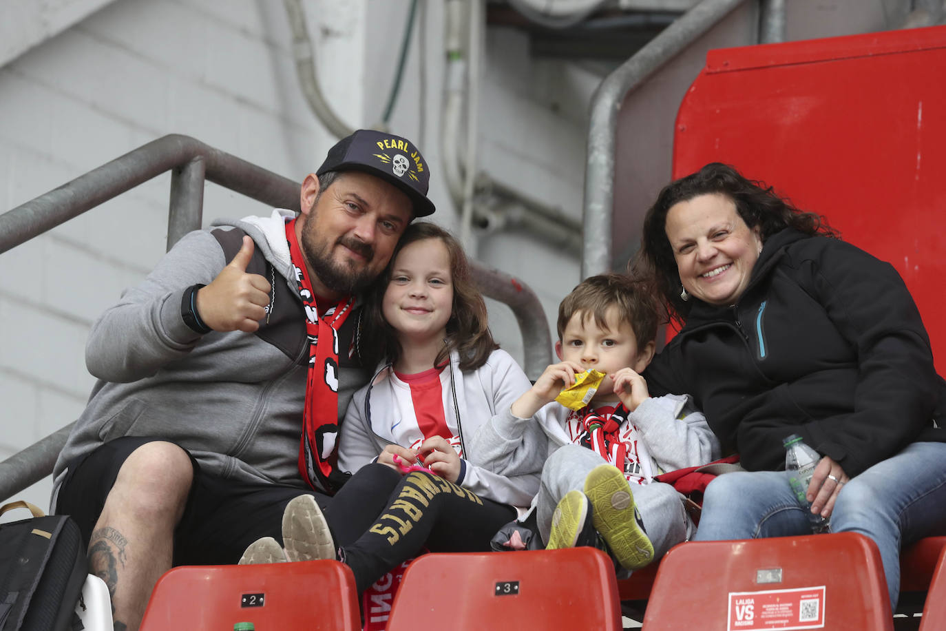 ¿Estuviste en El Molinón en el Sporting - Eibar? ¡Búscate!