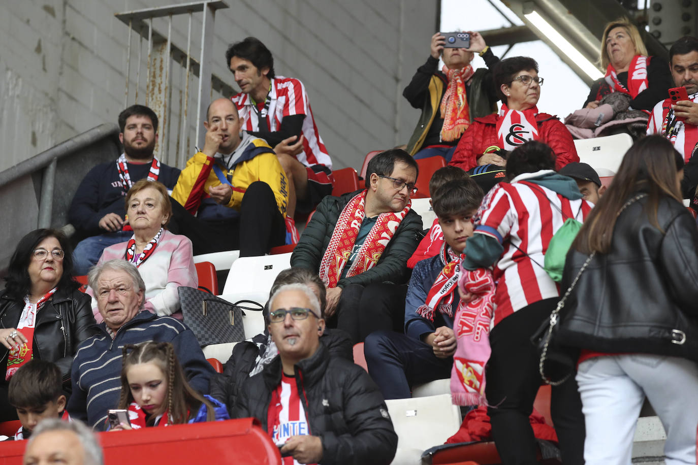 ¿Estuviste en El Molinón en el Sporting - Eibar? ¡Búscate!