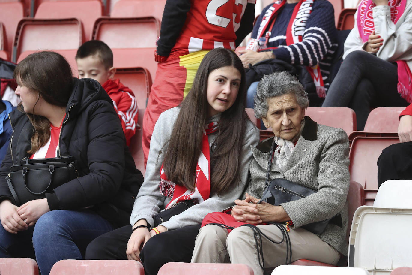 ¿Estuviste en El Molinón en el Sporting - Eibar? ¡Búscate!