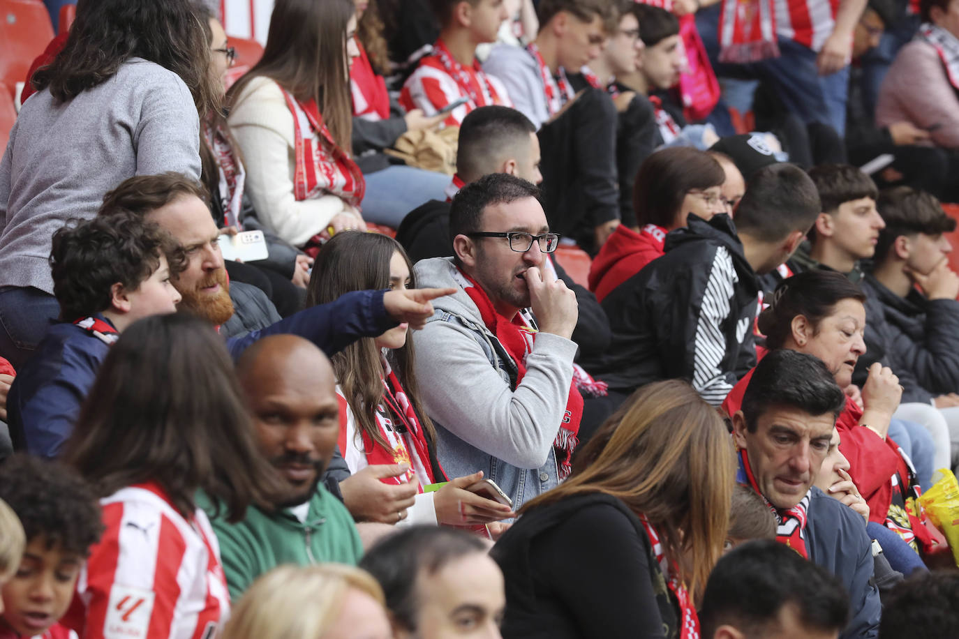 ¿Estuviste en El Molinón en el Sporting - Eibar? ¡Búscate!