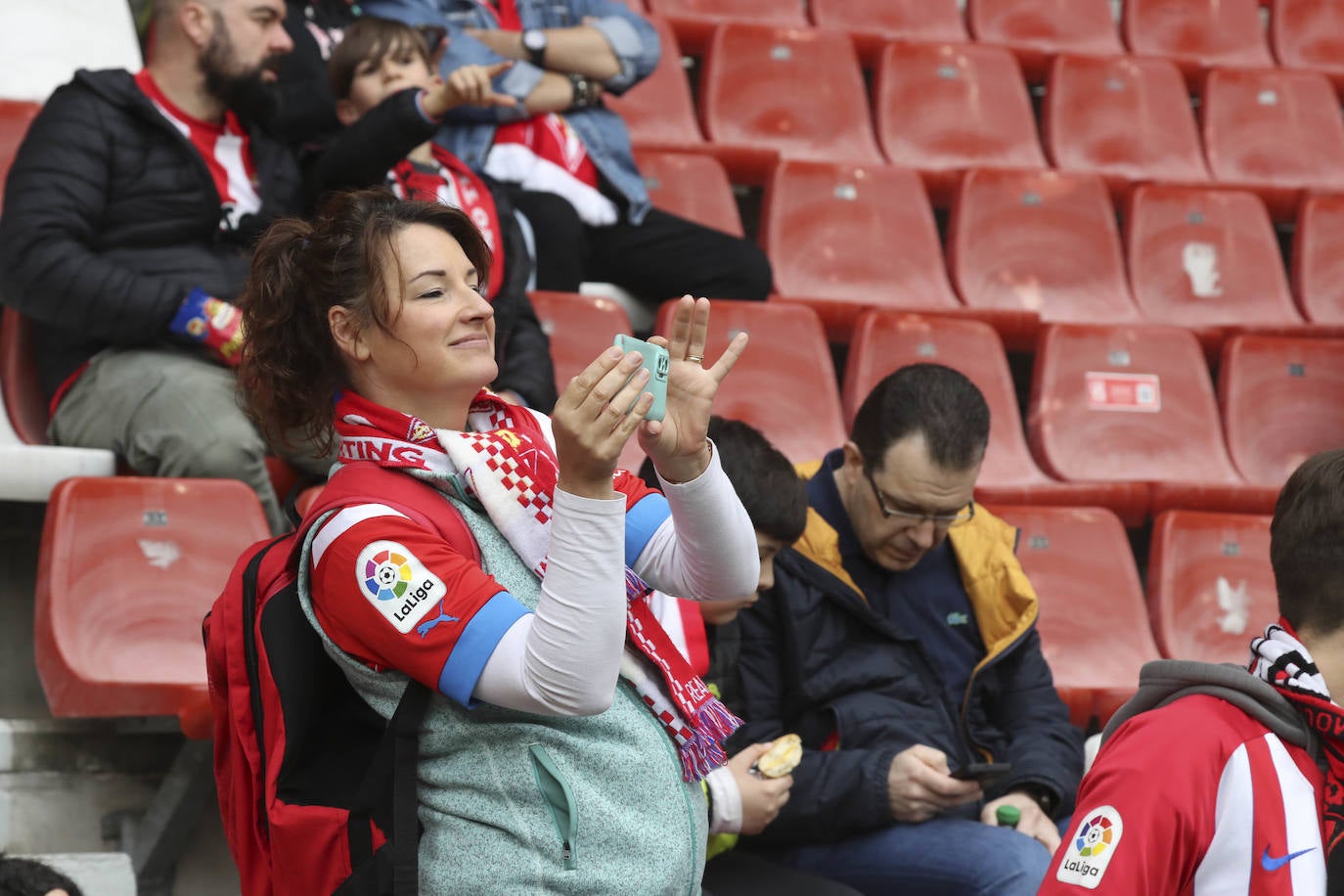 ¿Estuviste en El Molinón en el Sporting - Eibar? ¡Búscate!