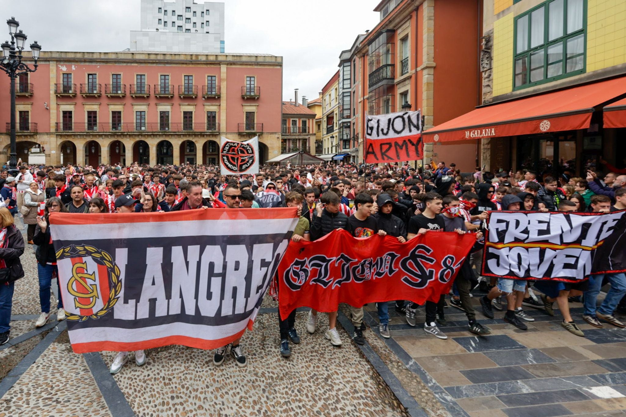 La &#039;Mareona&#039; toma Gijón