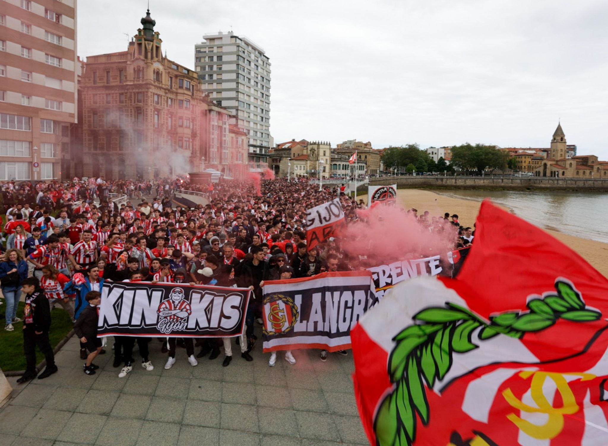 La &#039;Mareona&#039; toma Gijón