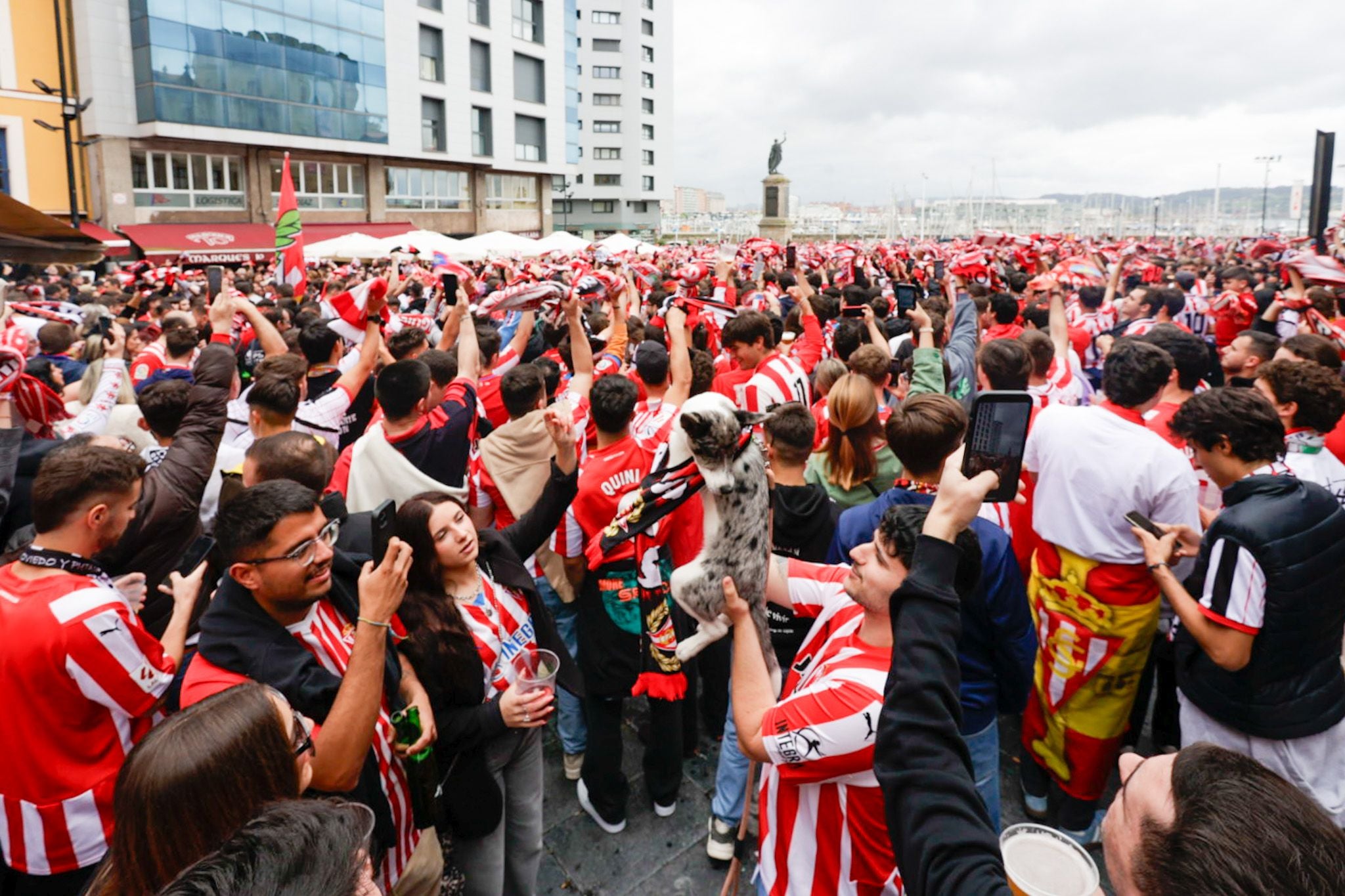 La &#039;Mareona&#039; toma Gijón