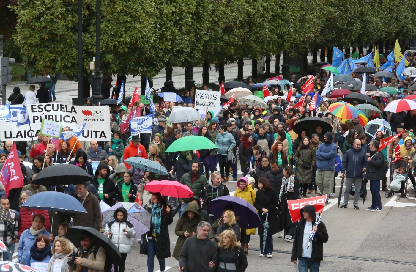 Manifestación de finales de abril convcoada por los mismos sindicatos de la pública, en Oviedo.