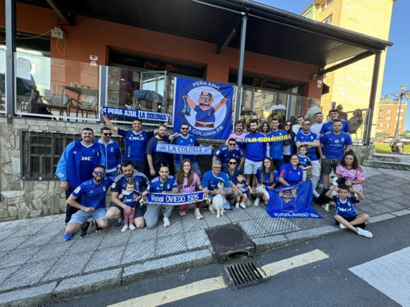 La peña azul La Colonia cree en el 'play off': «Este año hay equipo»