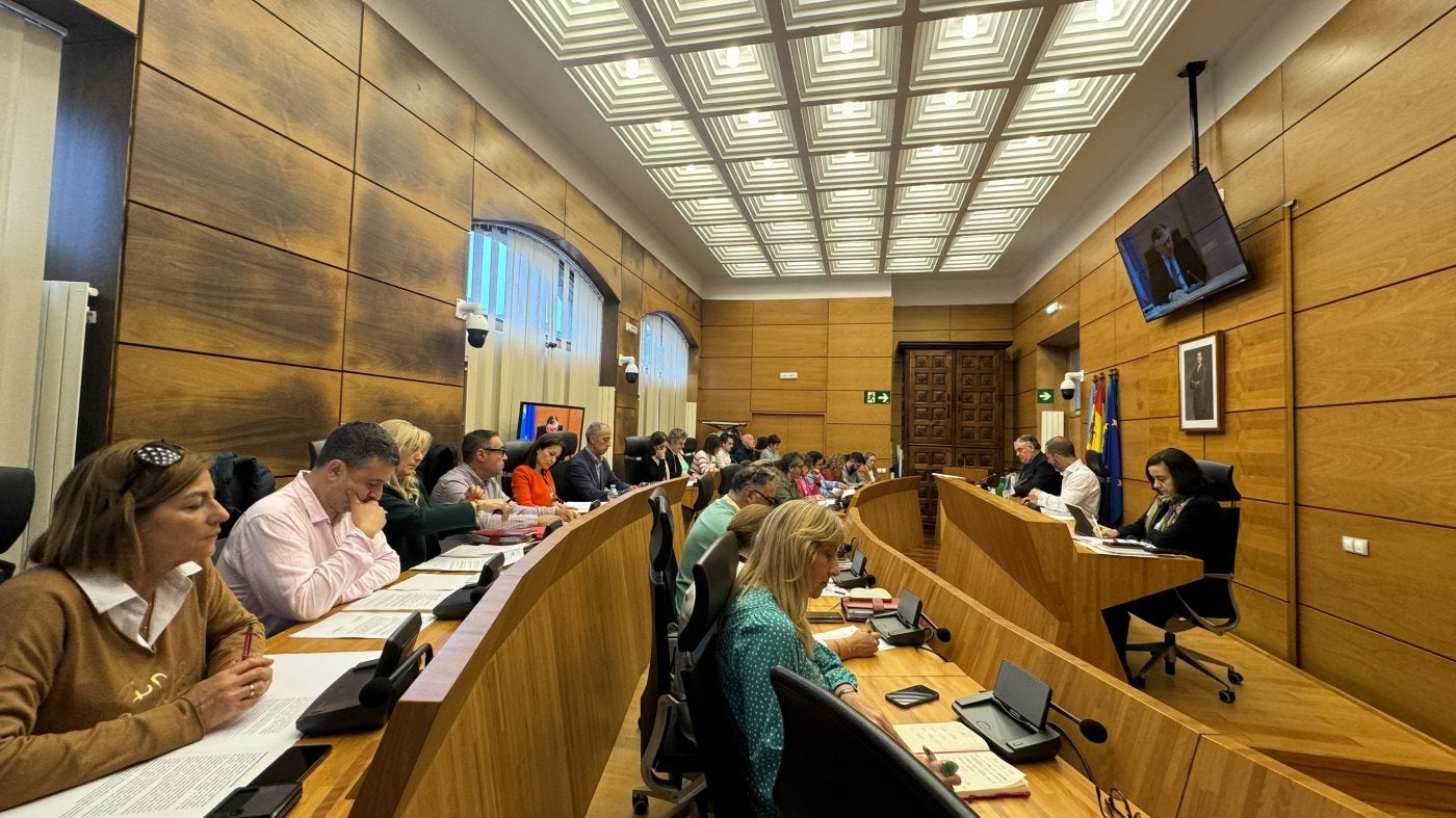 Sesión plenaria celebrada ayer en el Ayuntamiento de Siero.