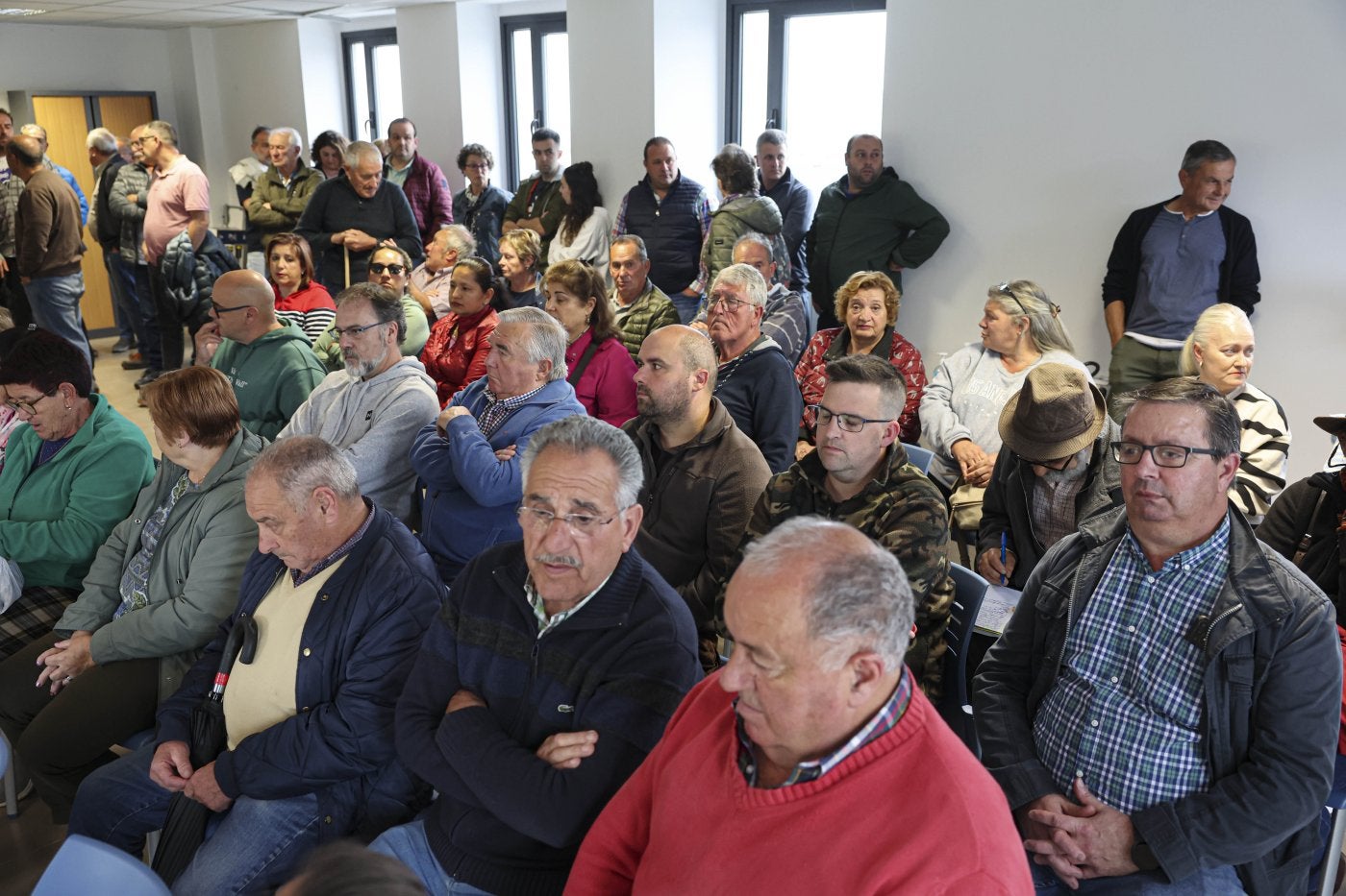 El antiguo cuartel de la Guardia Civil se llenó.