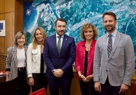 De izquierda a derecha, Esther Llamazares, Susana Solís, Daniel González, Dolors Montserrat y Alavaro Queipo.