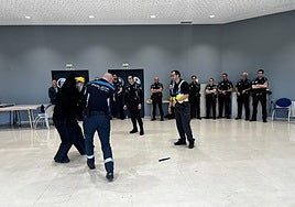 Doce policías locales completan en Oviedo el primer curso para formadores en el manejo de táser