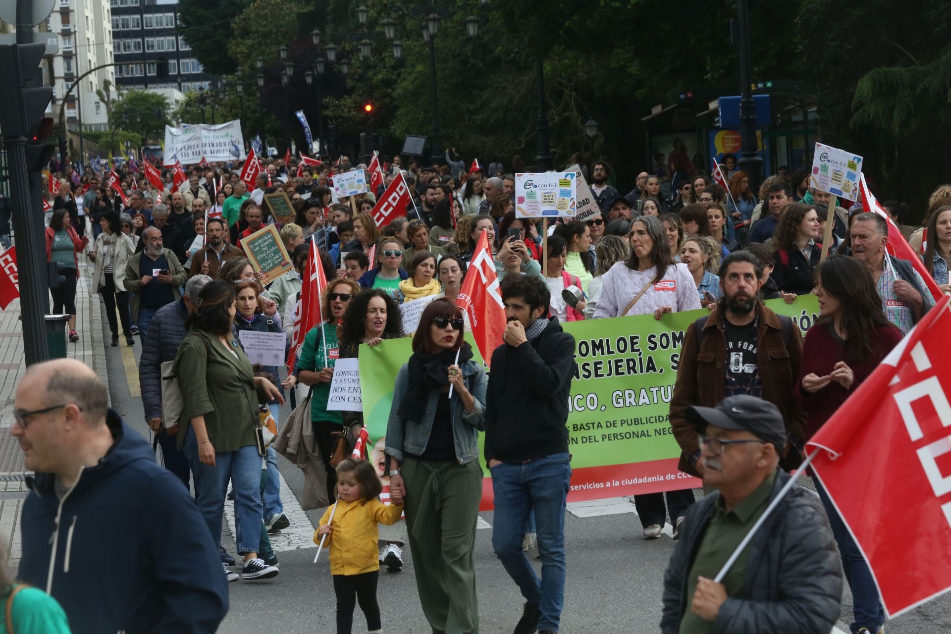 La manifestación de la educación pública asturiana, en imágenes