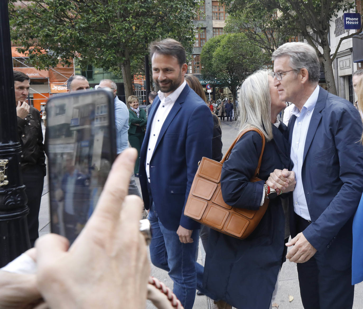 La visita de Feijóo a Gijón, en imágenes