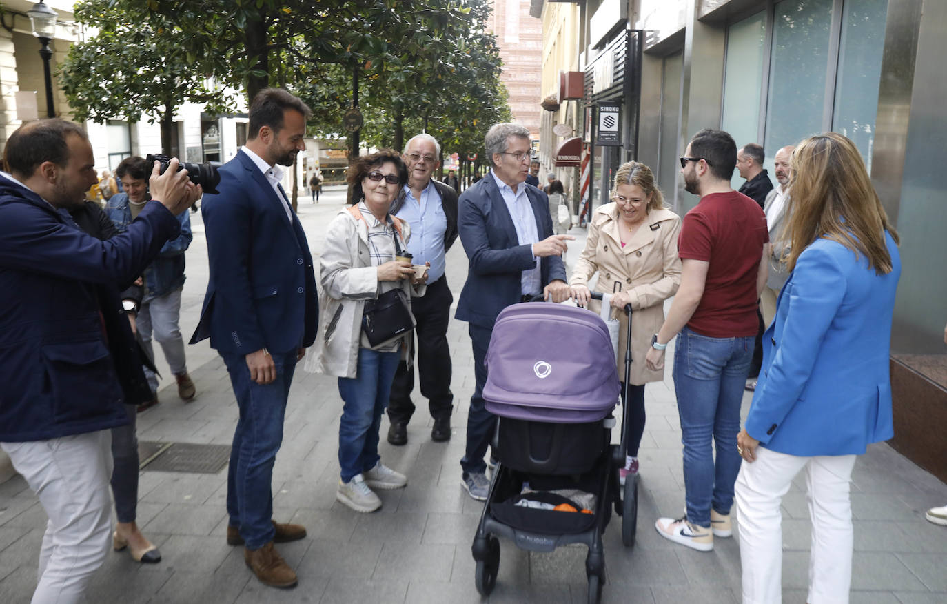 La visita de Feijóo a Gijón, en imágenes