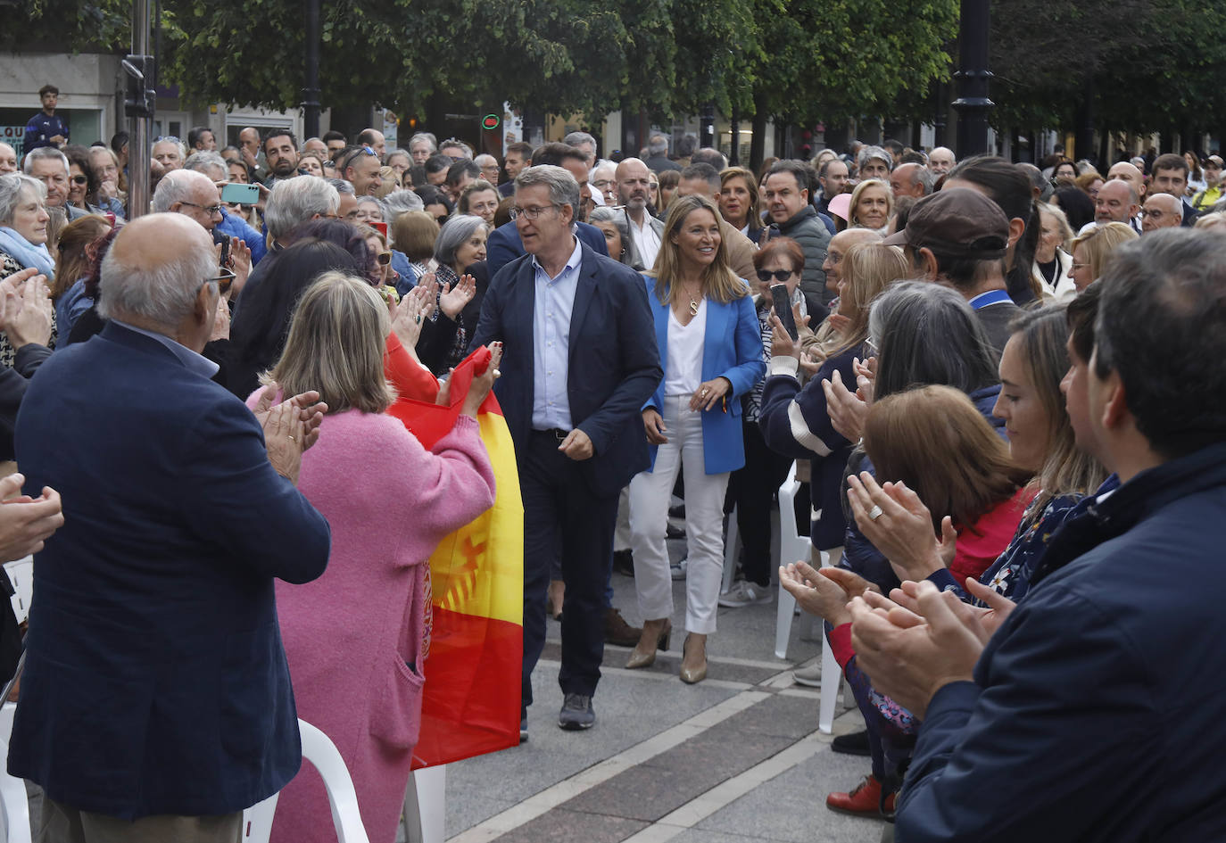 La visita de Feijóo a Gijón, en imágenes