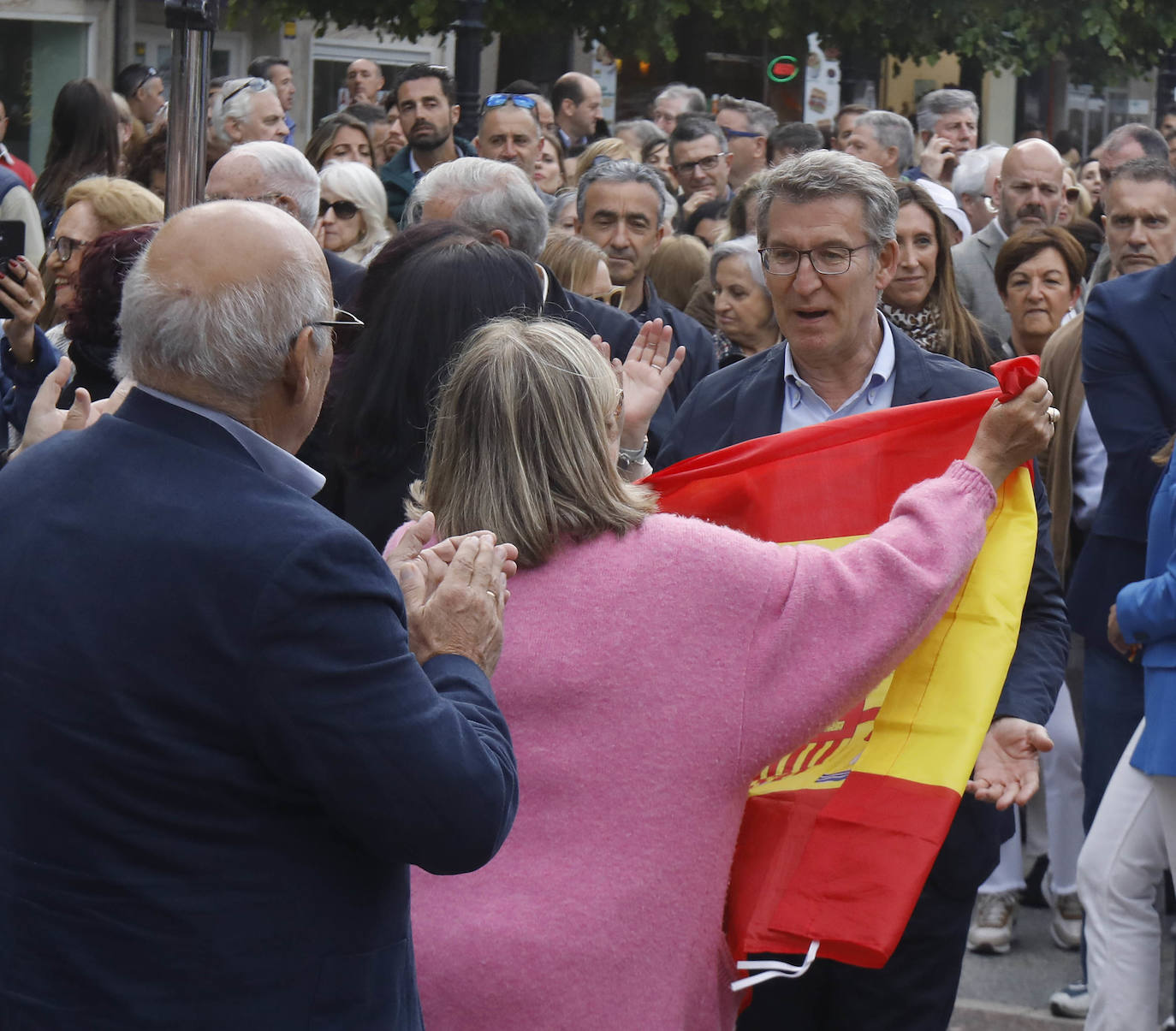 La visita de Feijóo a Gijón, en imágenes
