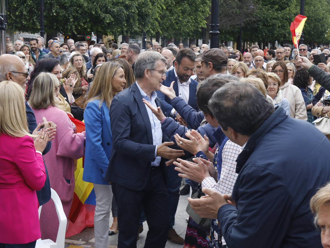 La visita de Feijóo a Gijón, en imágenes