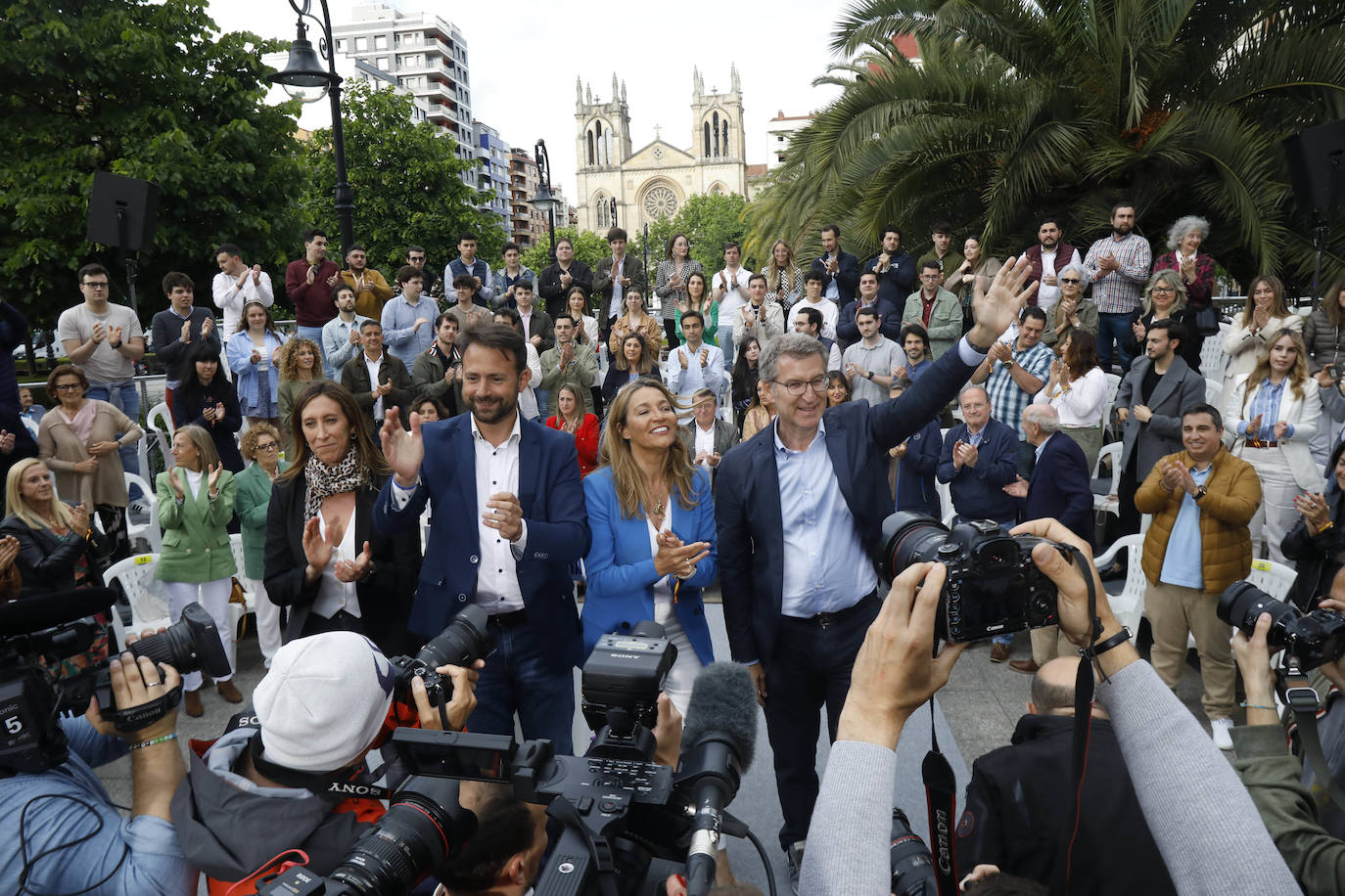 La visita de Feijóo a Gijón, en imágenes