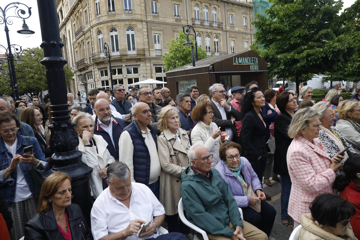 La visita de Feijóo a Gijón, en imágenes