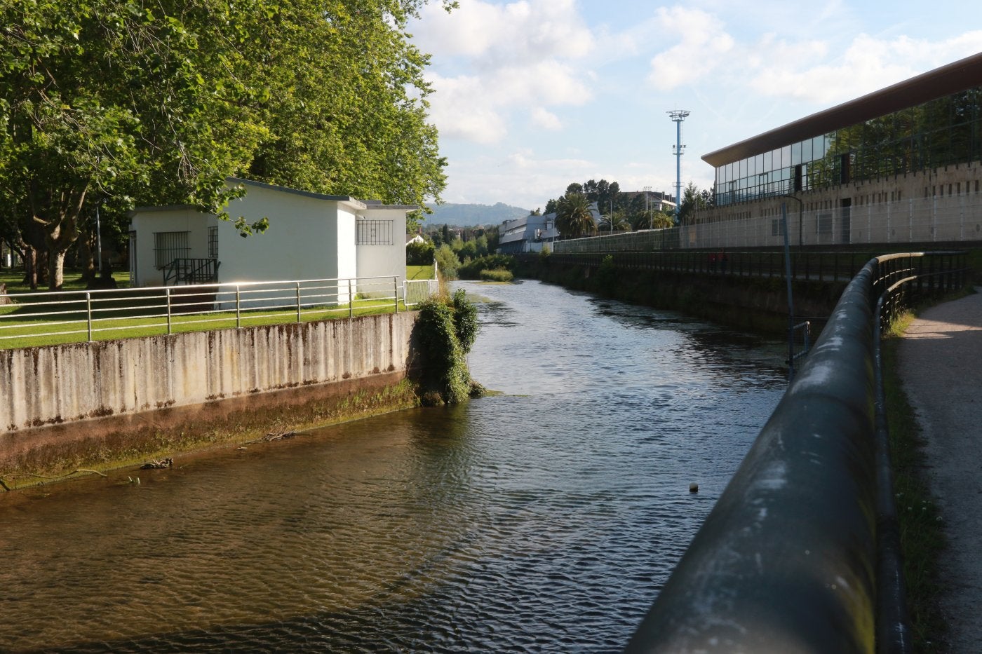 Las obras en el río Piles conllevarán el derribo del edificio octógono de Las Mestas.