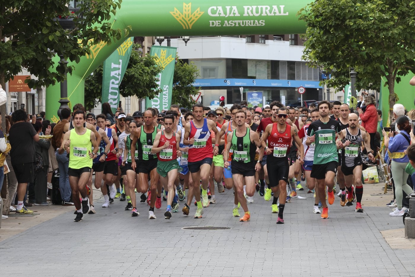 Salida de le prueba de los 10 Kilómetros en la calle de La Cámara.