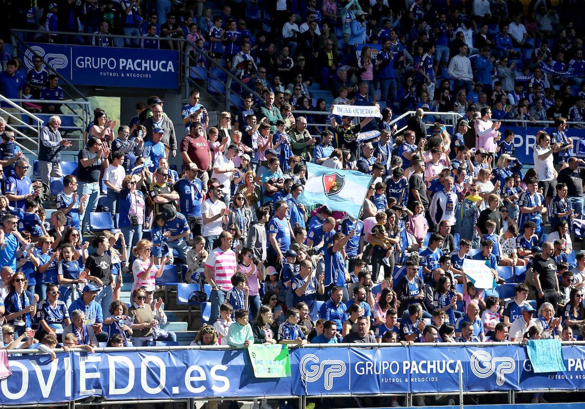 Los jugadores azules se dieron un baño de masas de los aficionados en el Tartiere y recibieron el ánimo antes del gran día.