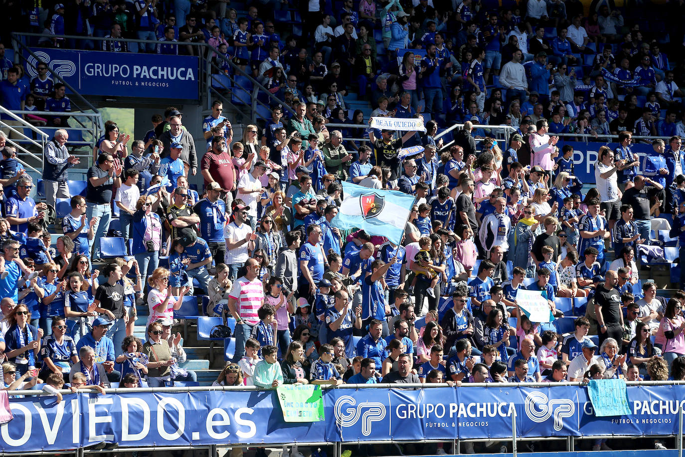 Calor azul en el último entrenamiento del Oviedo antes de la final