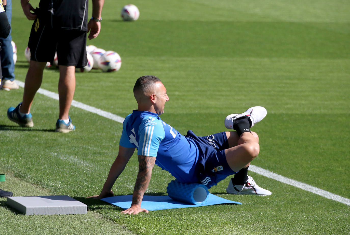 Calor azul en el último entrenamiento del Oviedo antes de la final