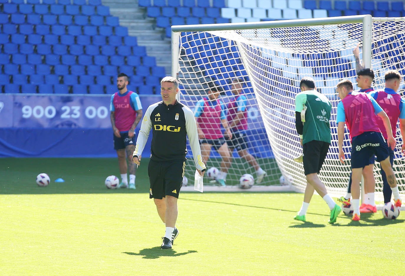 Calor azul en el último entrenamiento del Oviedo antes de la final